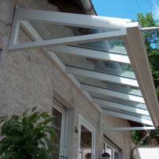 Vordach aus Aluminium